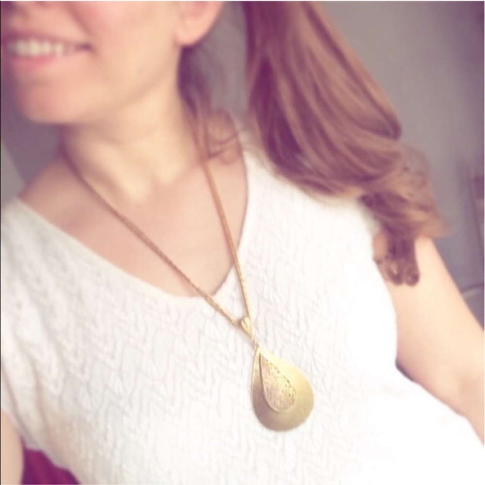 ❤️  Teardrop Statement Necklace- golden color